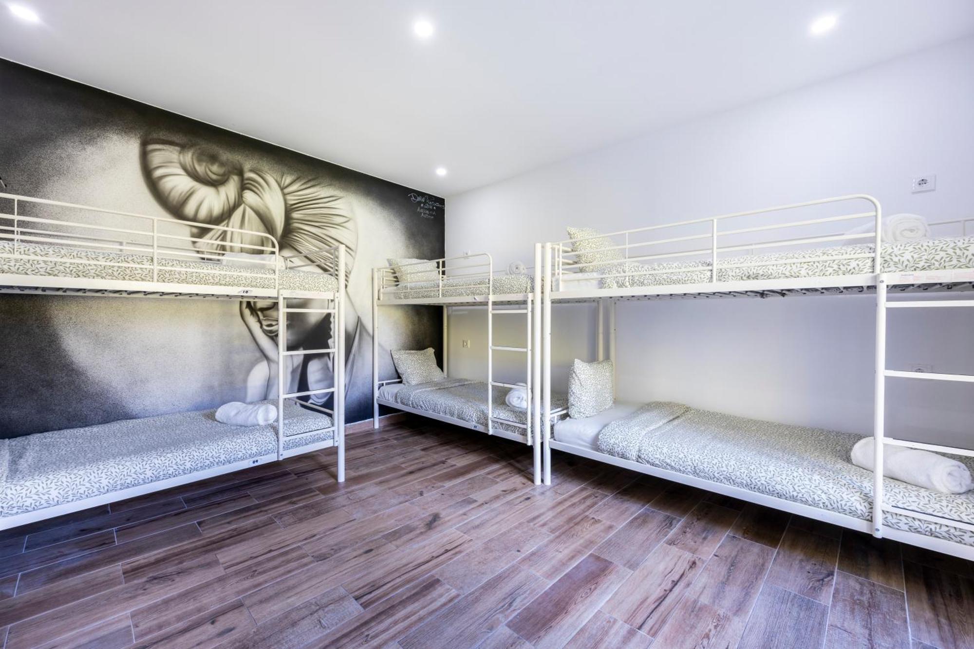 The Macarena Beach Hostel Лагос Екстериор снимка