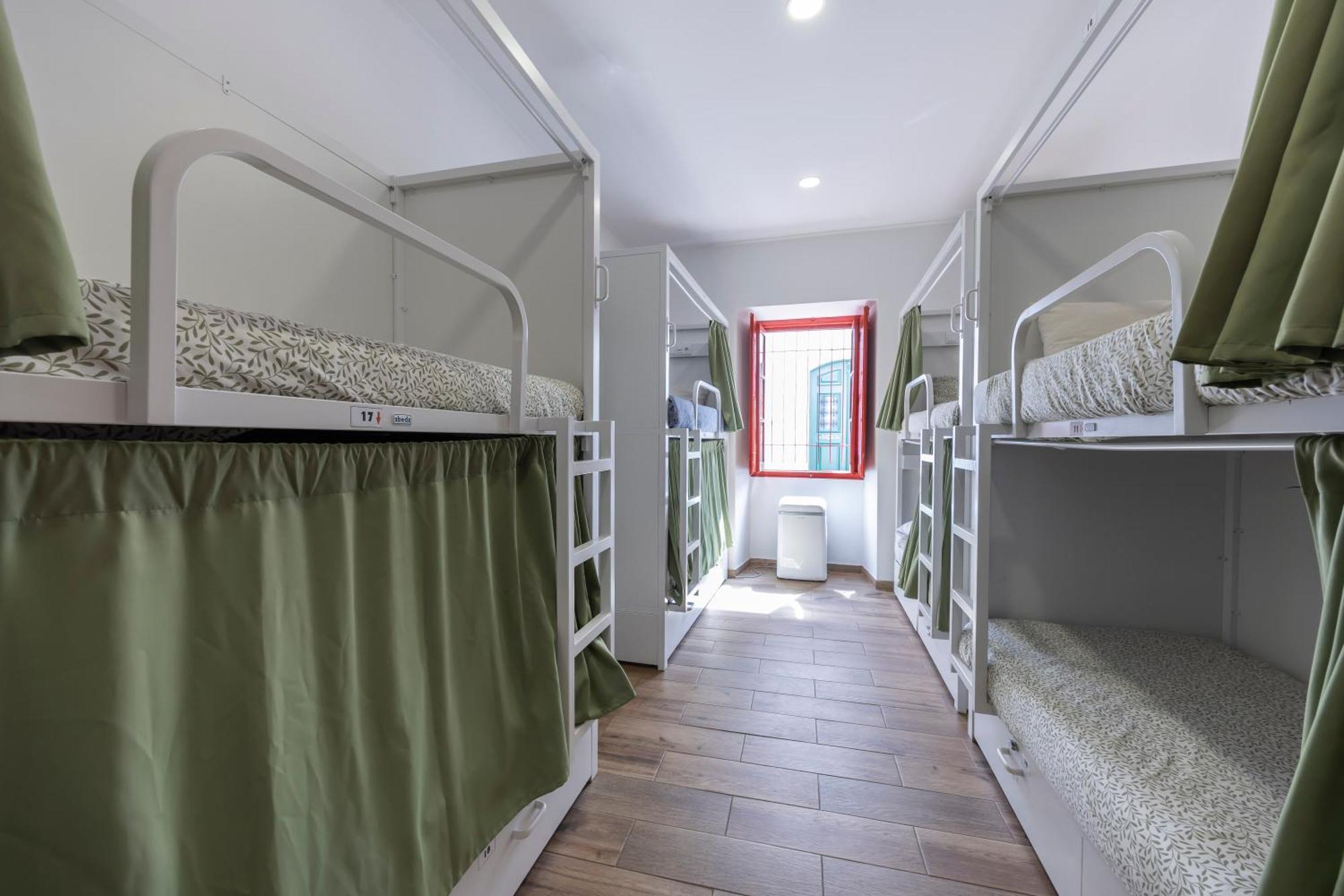 The Macarena Beach Hostel Лагос Екстериор снимка